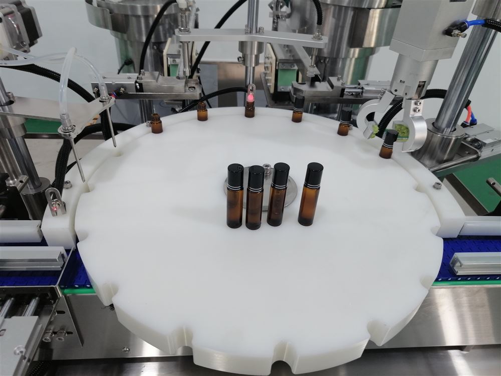 10ml滾珠瓶精油灌裝機(jī) 破解生產(chǎn)痛點(diǎn)的利器