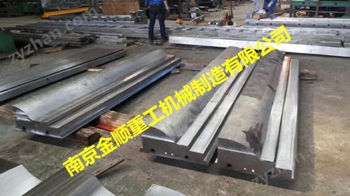 焊管預彎機下模具
