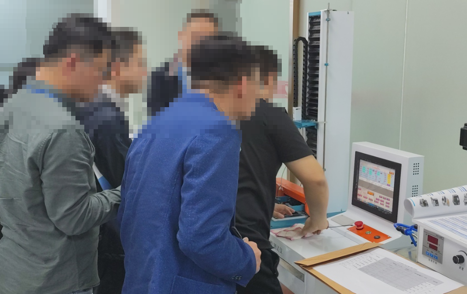 深圳某某有限公司赴上海理濤參觀考察設(shè)備非血管內(nèi)導(dǎo)管導(dǎo)絲滑動(dòng)性能測試儀